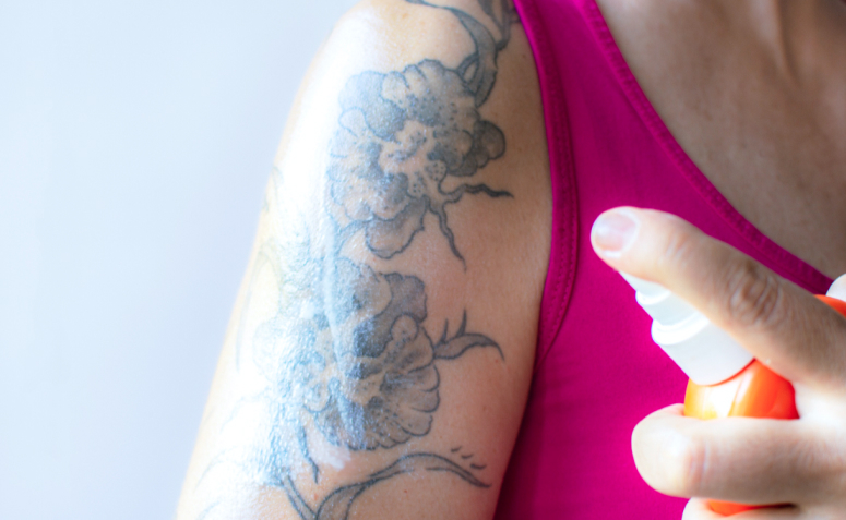 como aliviar inchaço de tatuagem inflamada rapidamente