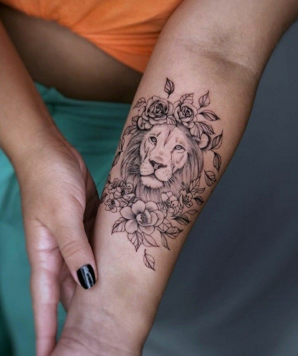 tatuagem leão e rosa