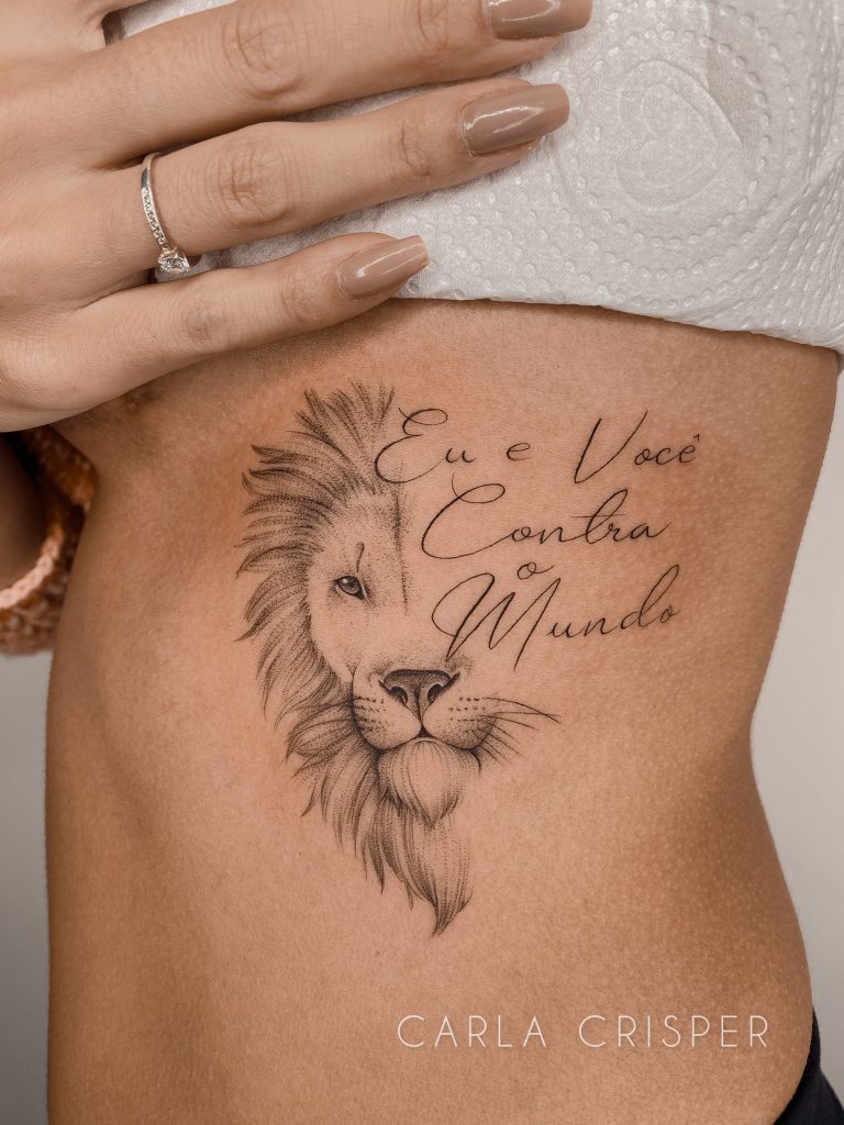 tatuagem leão e rosa