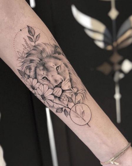 leão com flores preto e branco