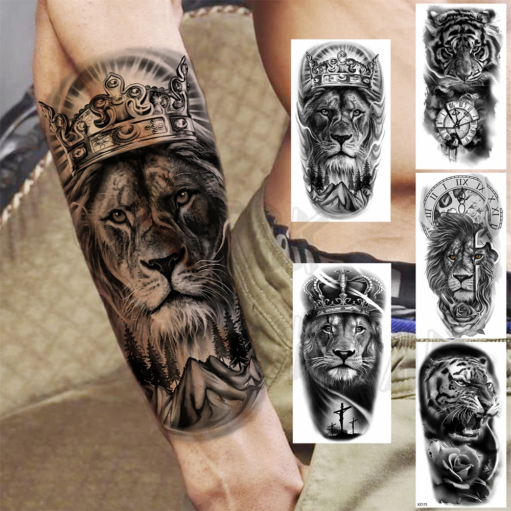 tatuagem leoa sombreada antebraço feminino com flores significado