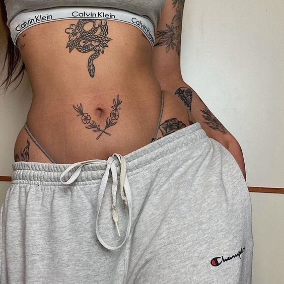 tatuagem costela e barriga