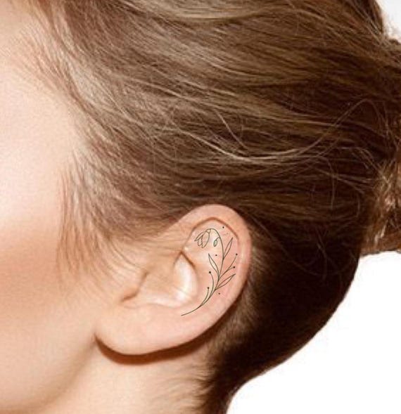 tatuagem na orelha feminina vs piercing na orelha