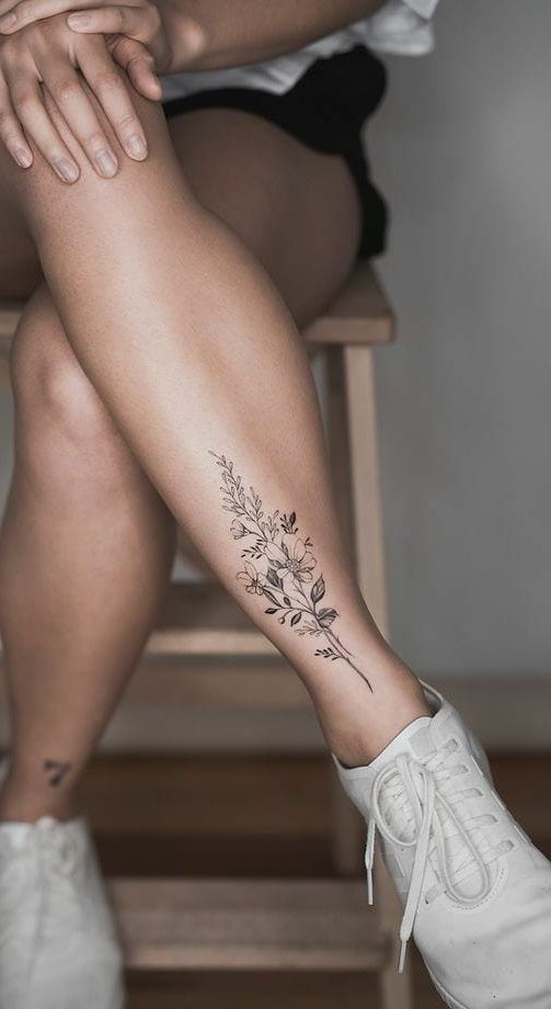 tatuagem de mandala na perna inteira