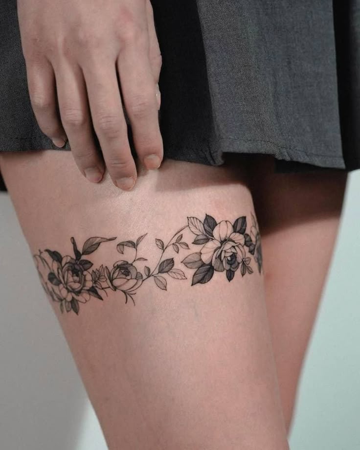 tatuagem na perna feminina