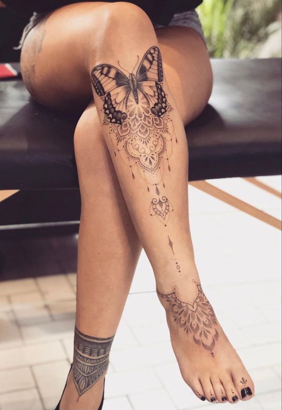 tatuagem feminina coxa delicada