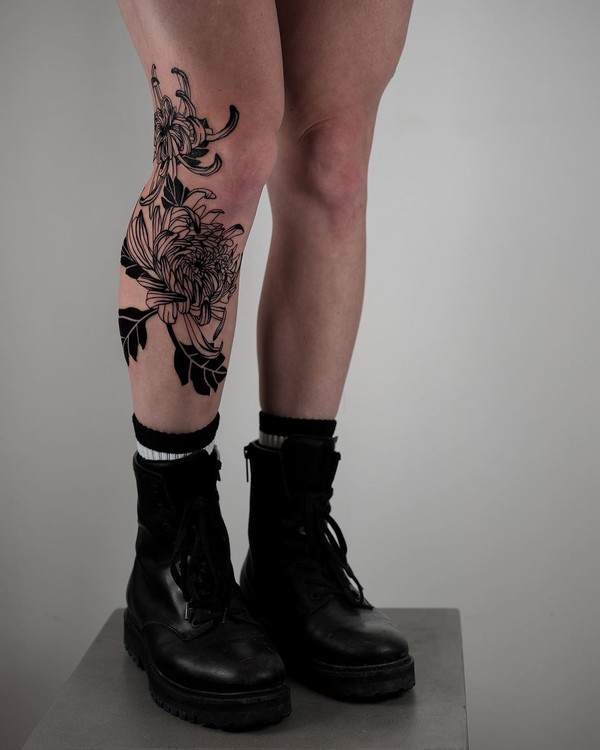 tatuagem feminina panturrilha delicada
