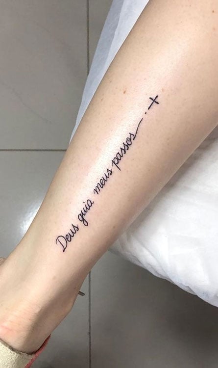 tatuagem feminina tornozelo delicada