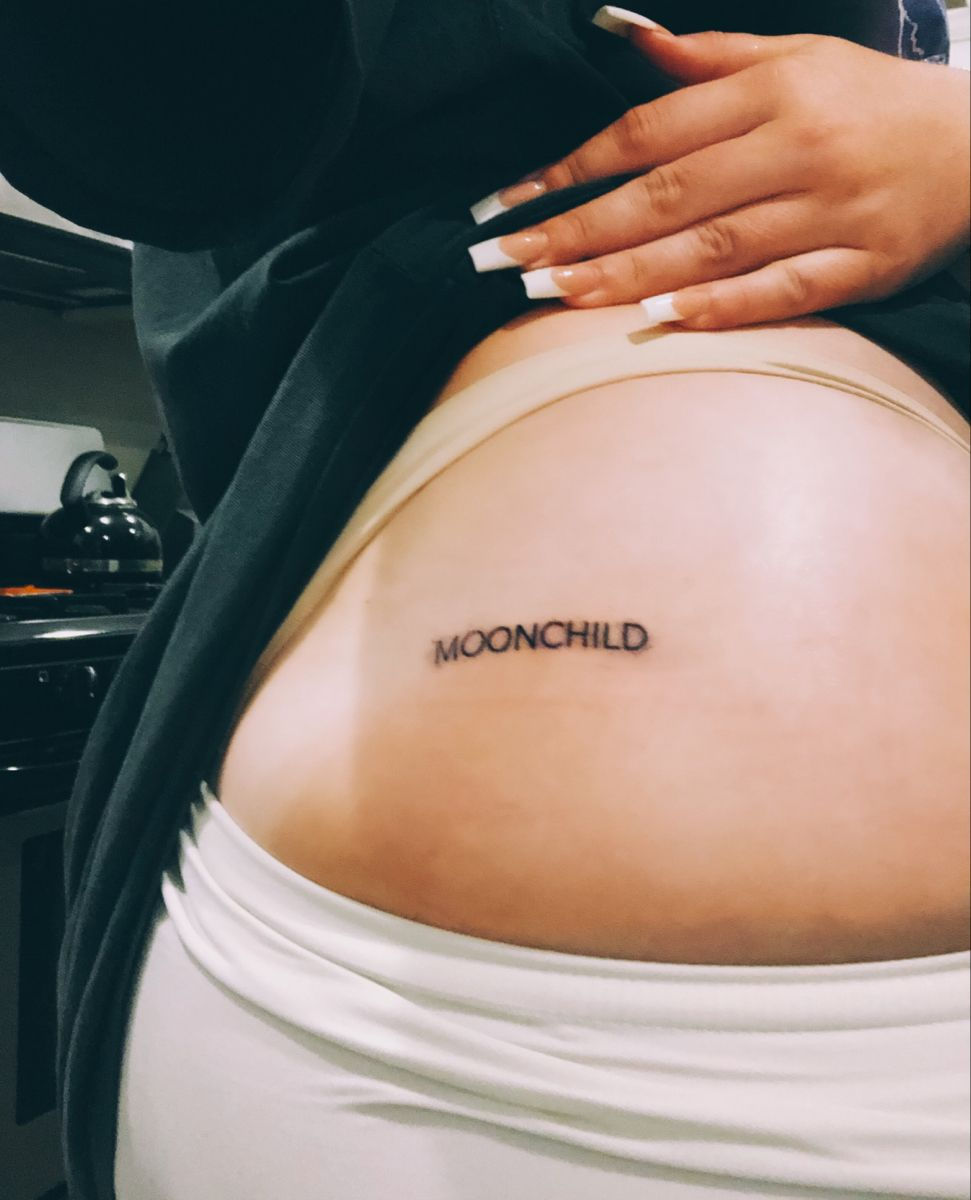 tatuagem no glúteo vs tatuagem na coxa feminina