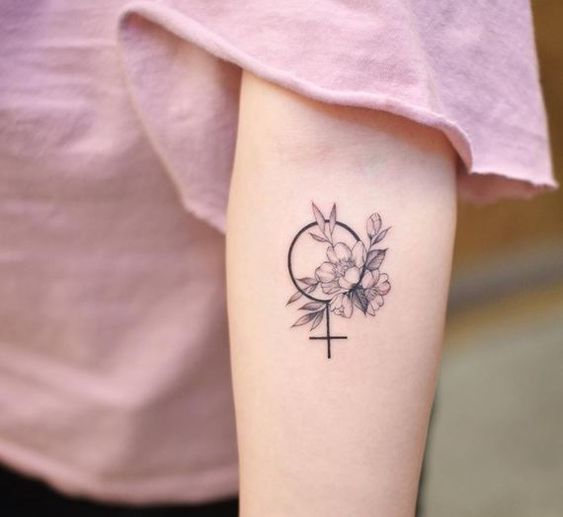 27 Ideias de Tatuagem no Glúteo Feminina Pequena: Discreta e Poderosa