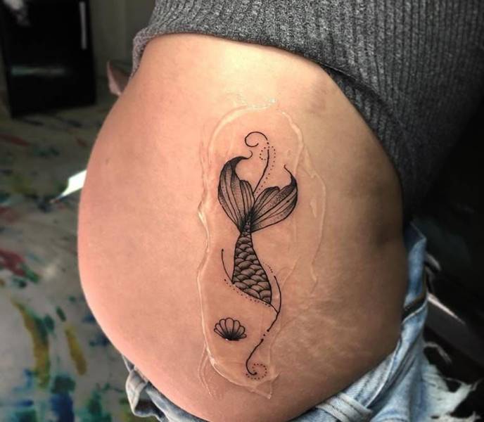 tatuagem no glúteo vs tatuagem na coxa feminina