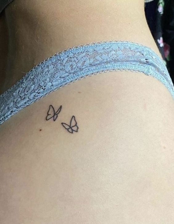 27 Ideias de Tatuagem no Glúteo Feminina Pequena: Discreta e Poderosa