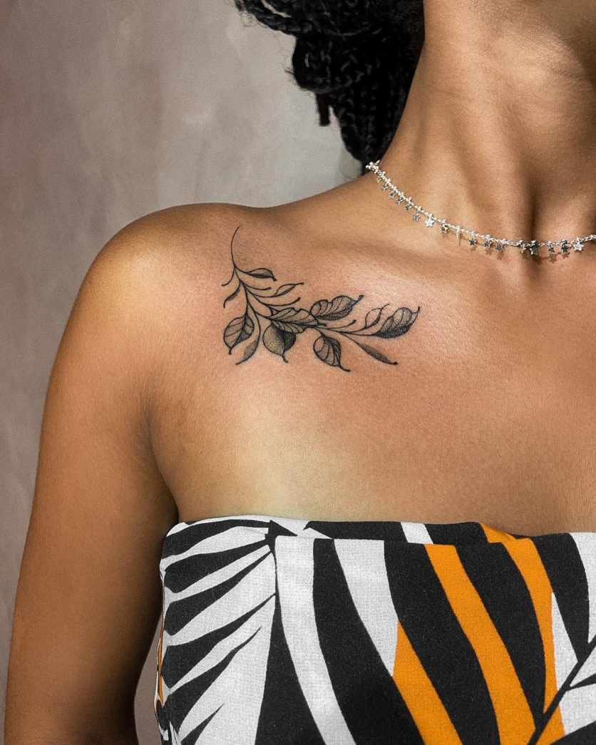 erros comuns ao fazer tatuagem no ombro feminina