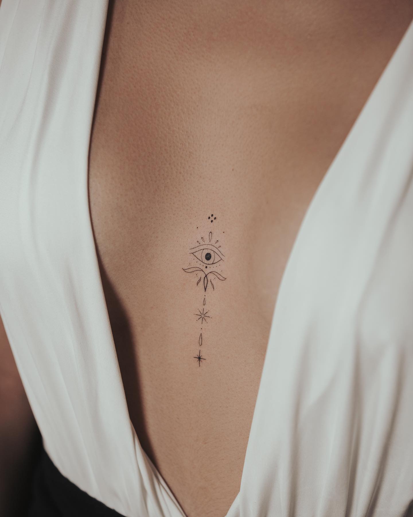 tatuagem no peito feminina