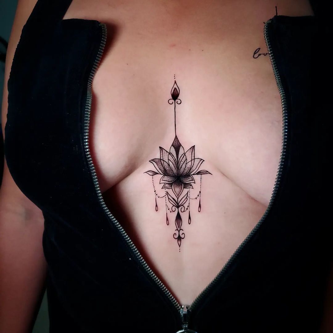 tatuagem no peito feminina