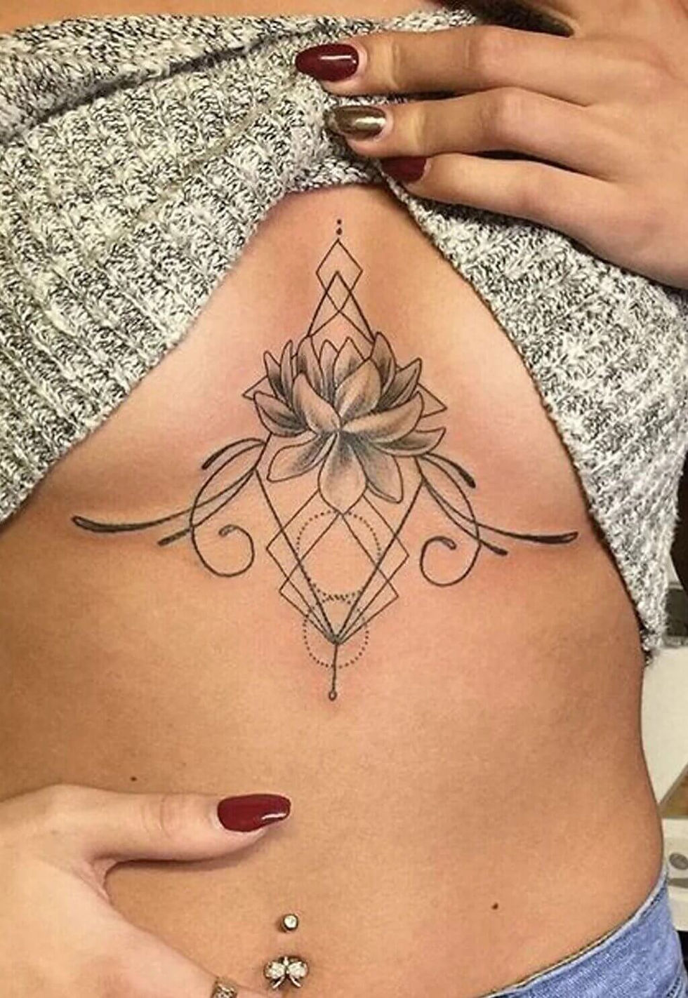 tatuagem no peito feminina