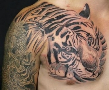 tatuagem no peito feminina