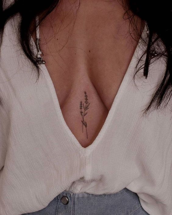 tatuagem no peito feminina