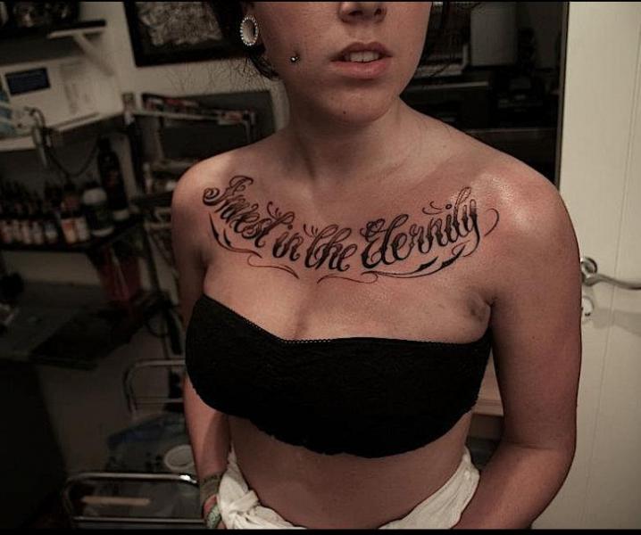 tatuagem no peito feminina