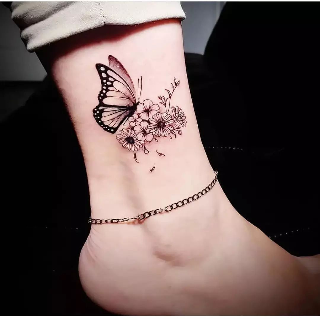 tatuagem no tornozelo delicada