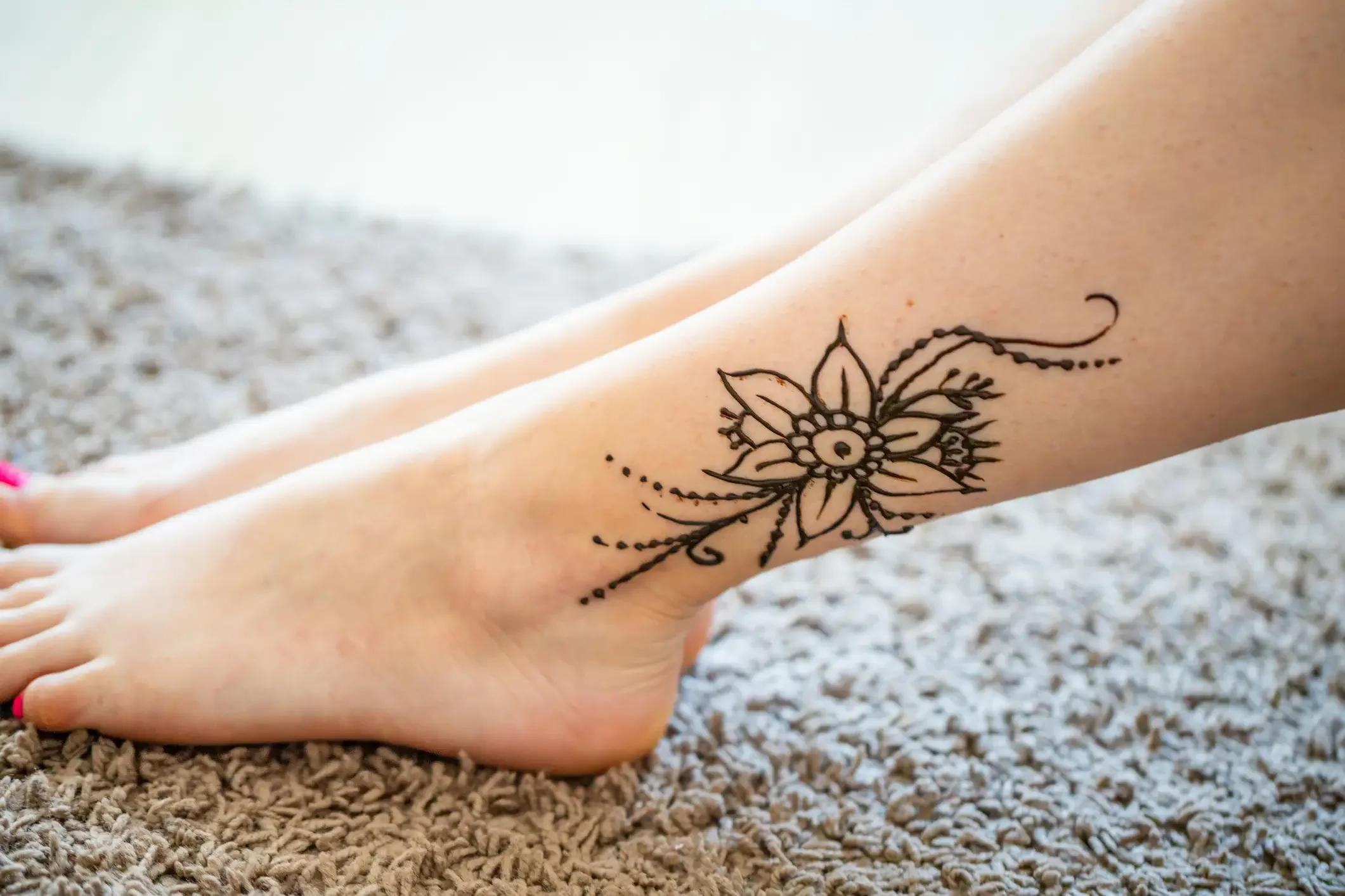 erros comuns ao fazer tatuagem delicada tornozelo