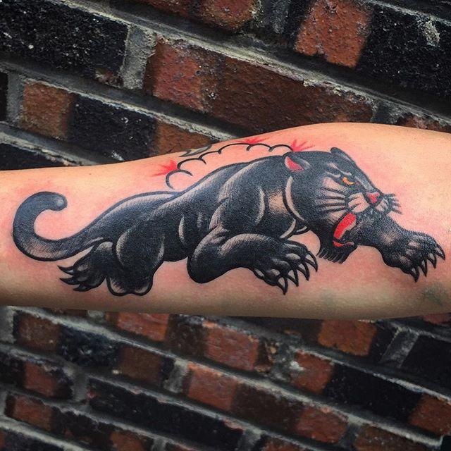 tatuagem pantera feminina pequena no pulso significado