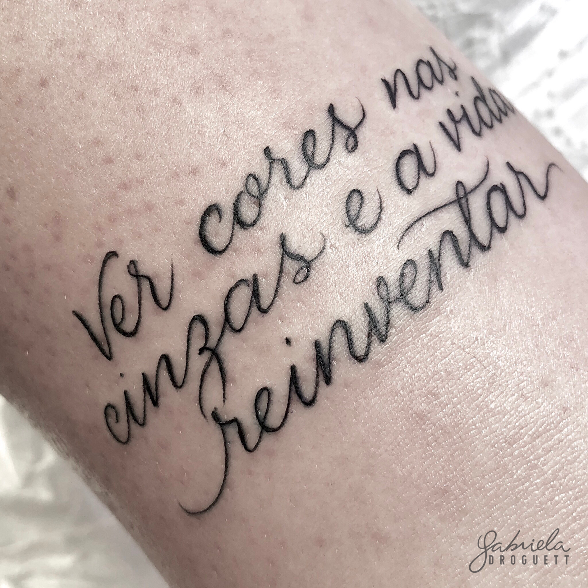 ideias de tatuagem para cobrir nome na costela