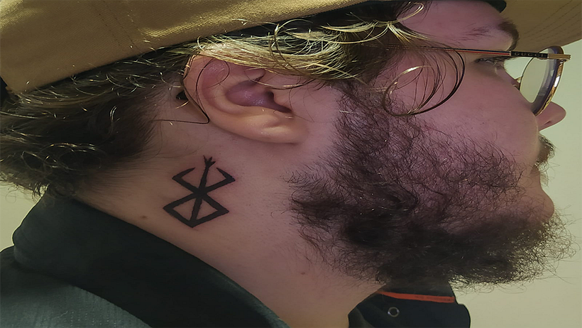 tatuagem pescoço colorida