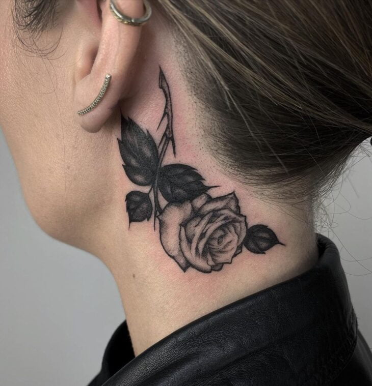 tatuagem pescoço ousada