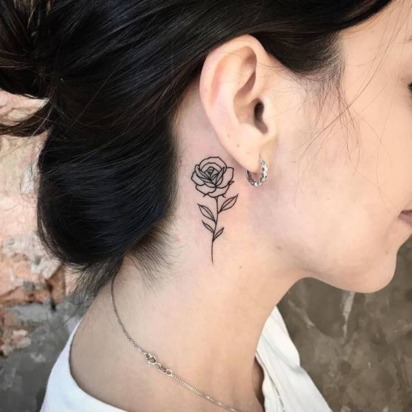tatuagem pescoço grande