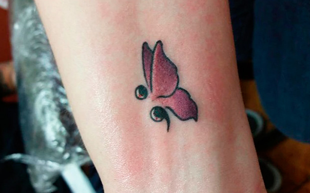 ideias tatuagem ponto e virgula feminina