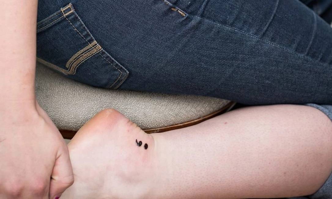 tatuagem ponto e virgula