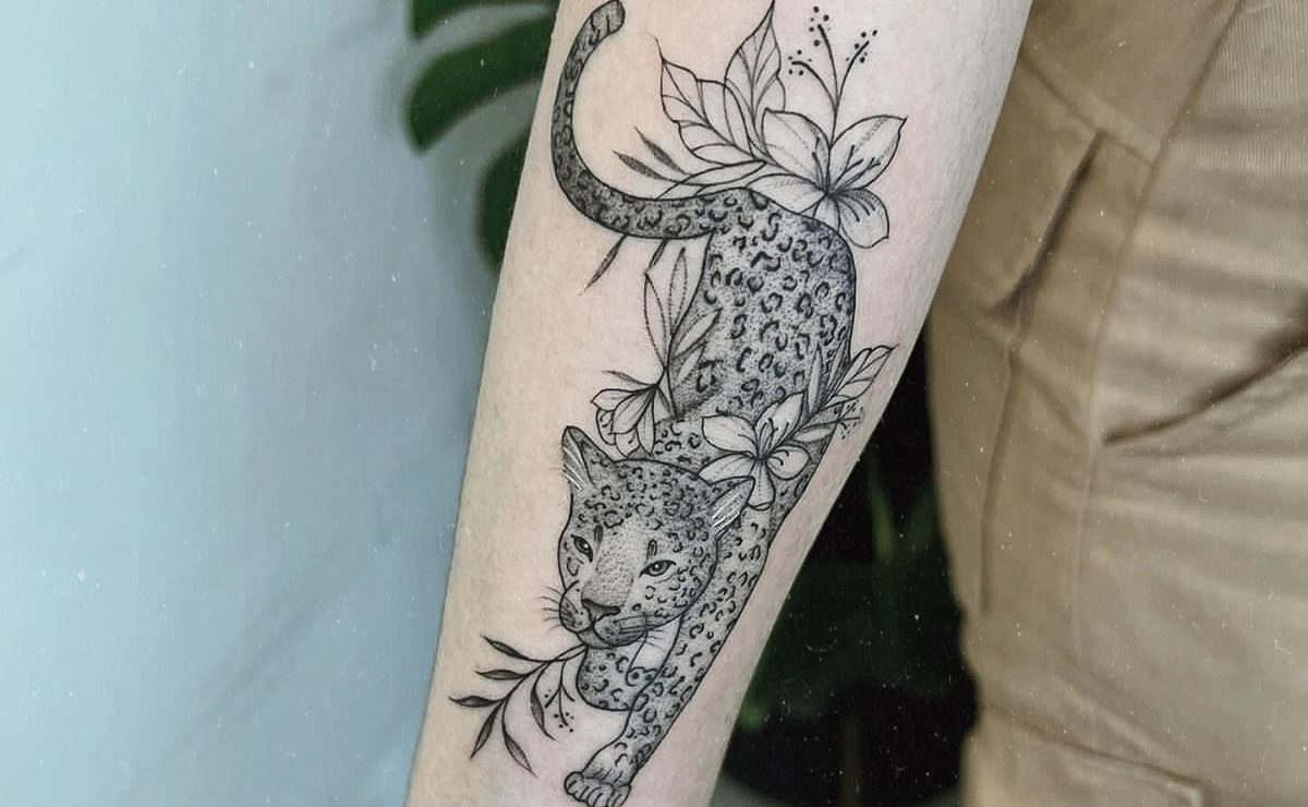 tatuagem fine line vs aquarela para mulheres