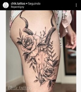 tatuagem quadril e coxa