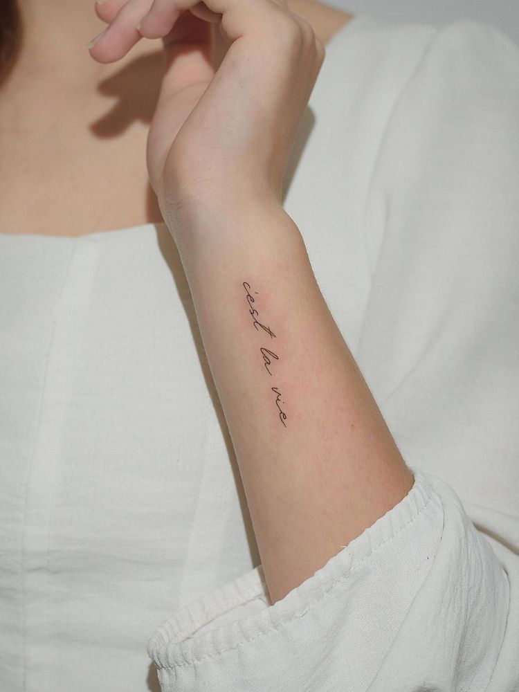 ideias inspiradoras tatuagem resiliência fine line feminina