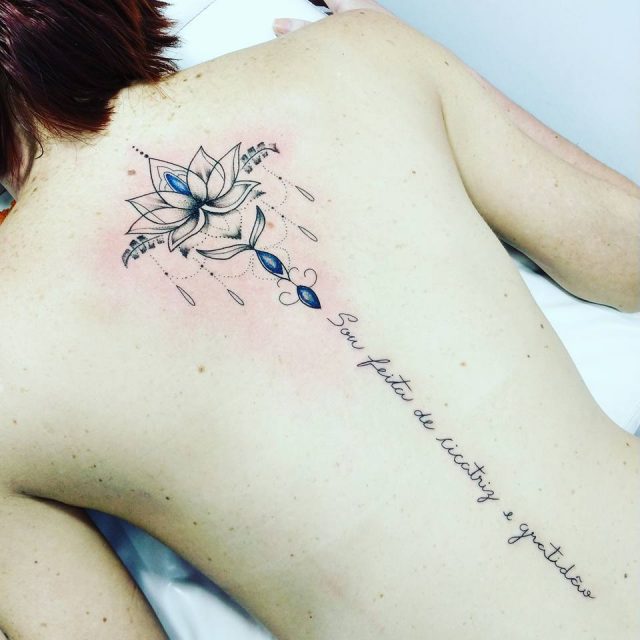 tatuagem delicada escrita