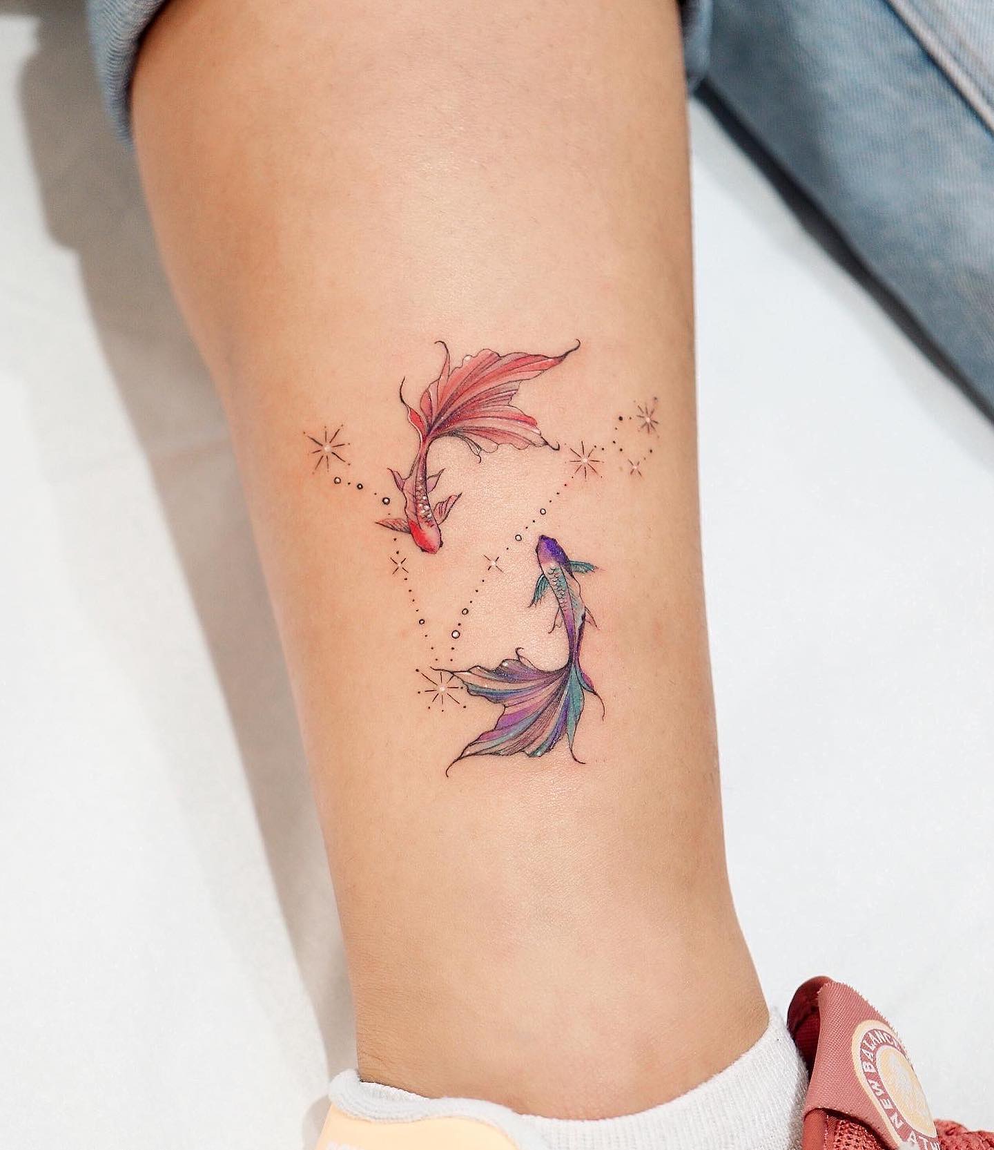 tatuagem glifo peixes pulso feminino significado