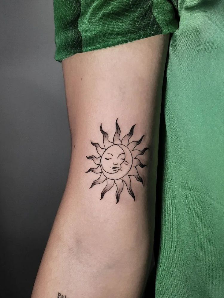 tatuagem sol e lua delicada
