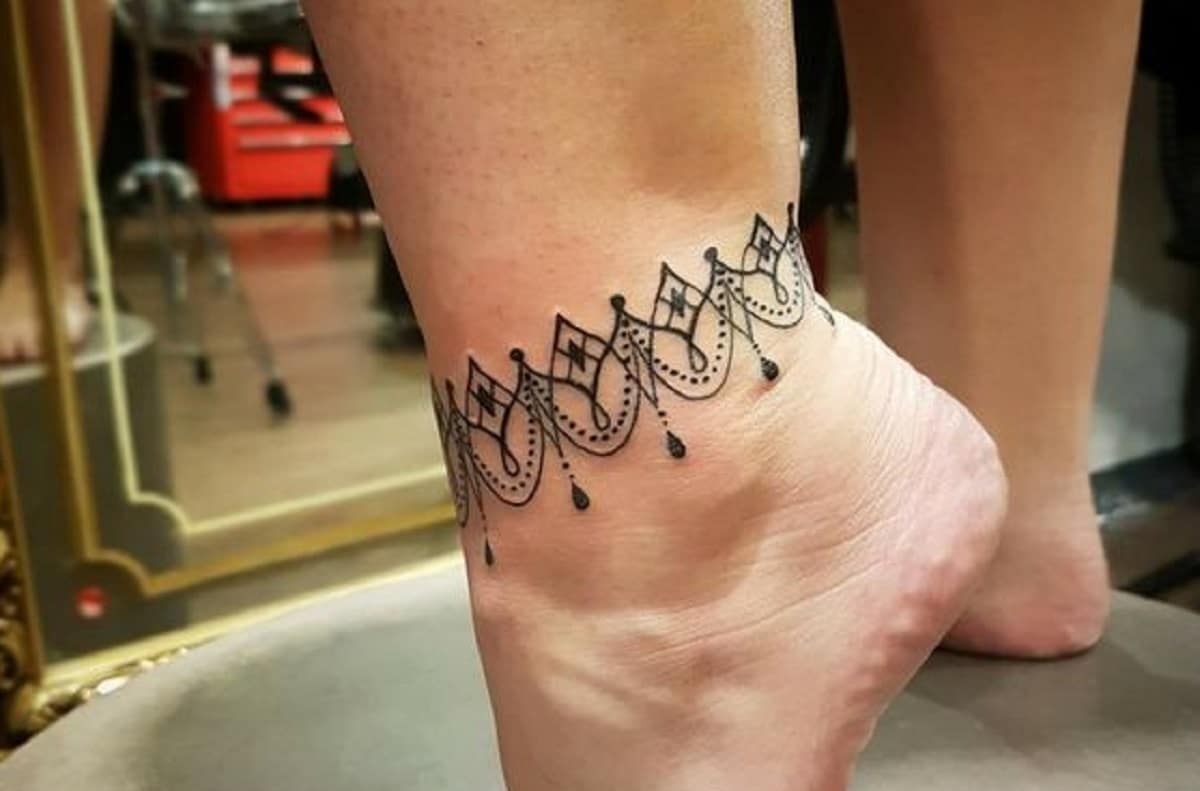 tatuagem tornozeleira feminina delicada ideias e fotos