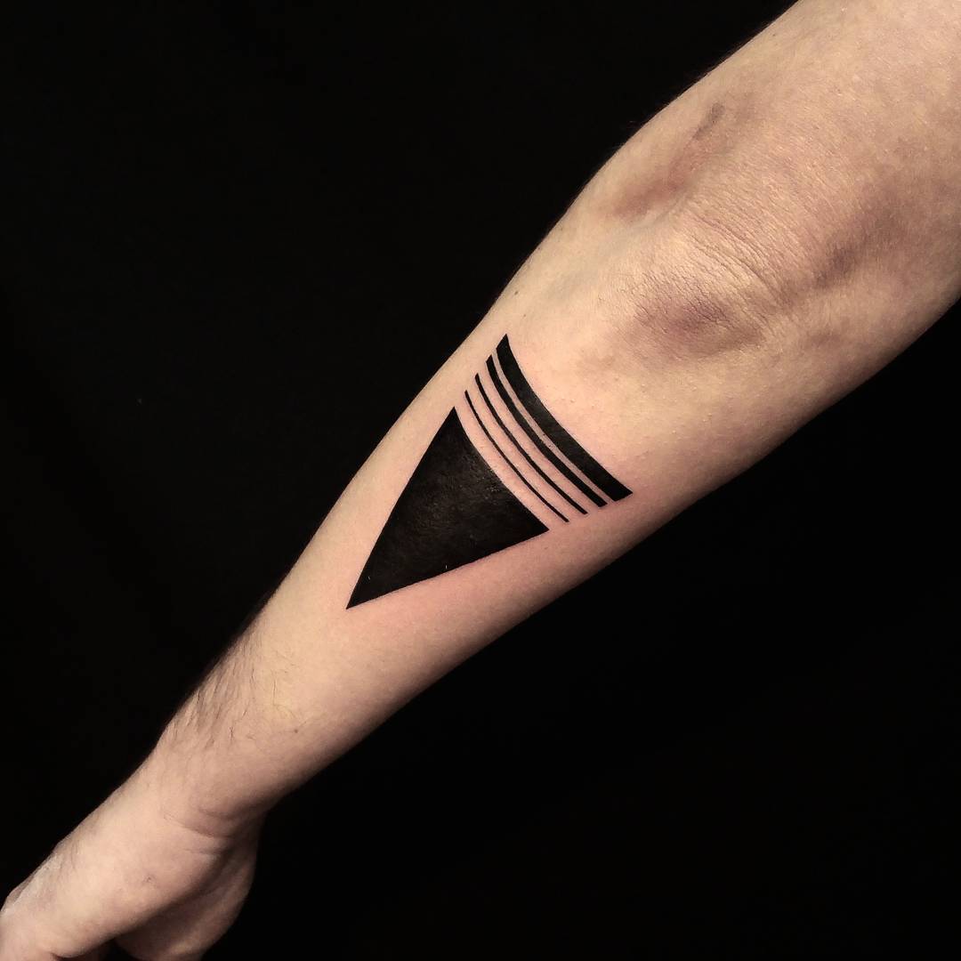 inspirações de tatuagem de triângulo para expressar individualidade