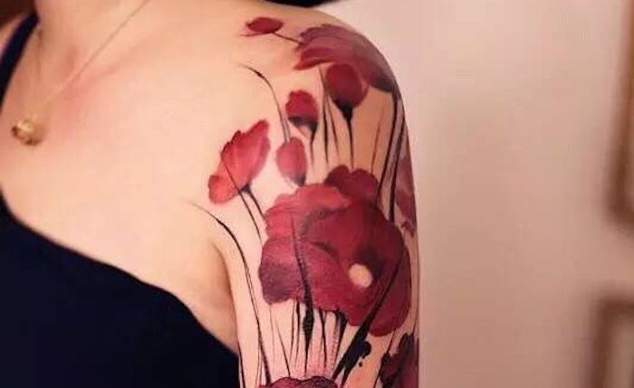 tatuagem vermelha perda de cabelo