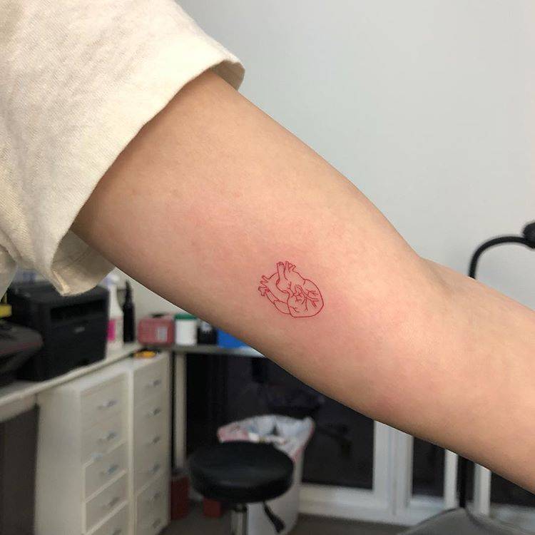 tatuagem vermelha cicatrização