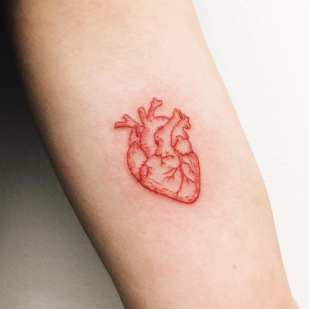 tatuagem vermelha desbotando