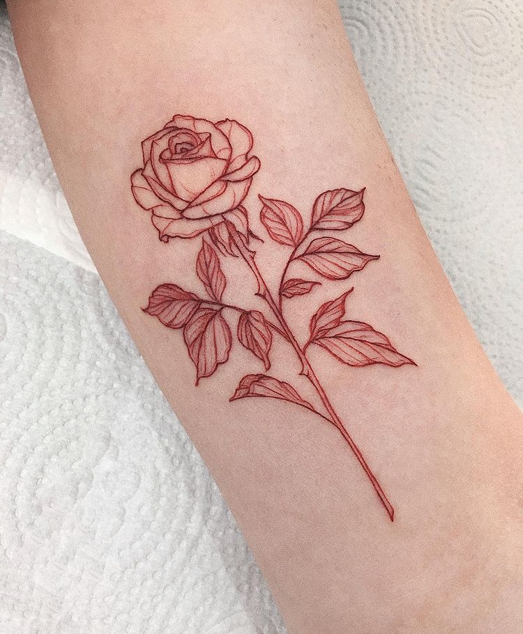 tatuagem vermelha minimalista