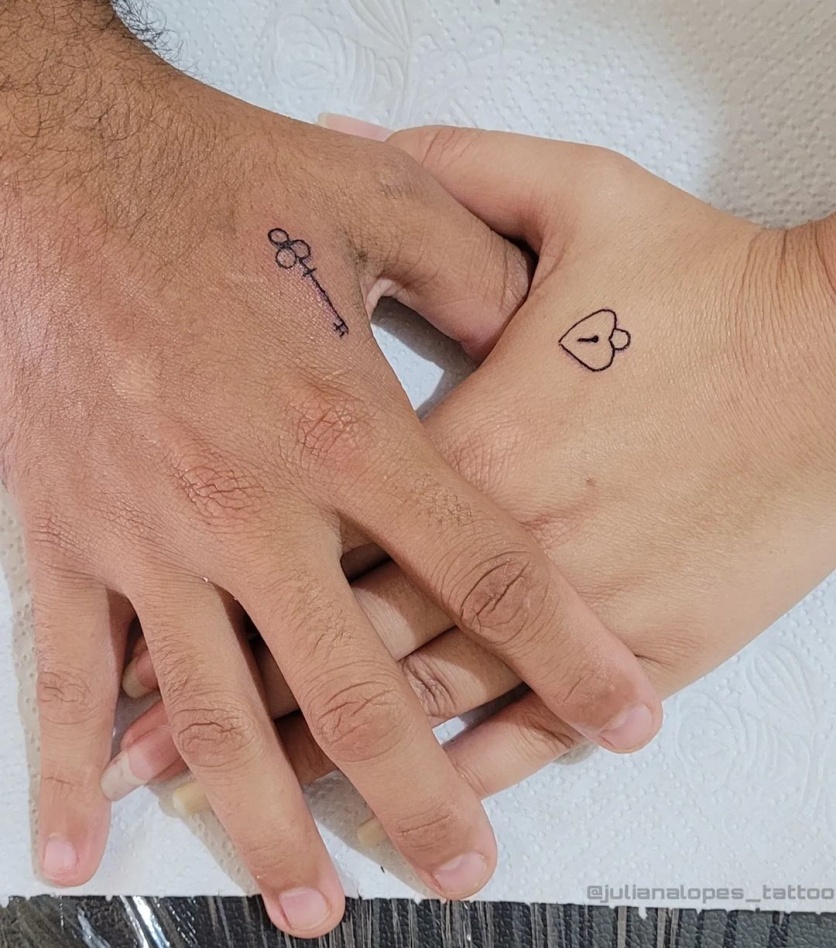 tatuagem casal pequena e discreta