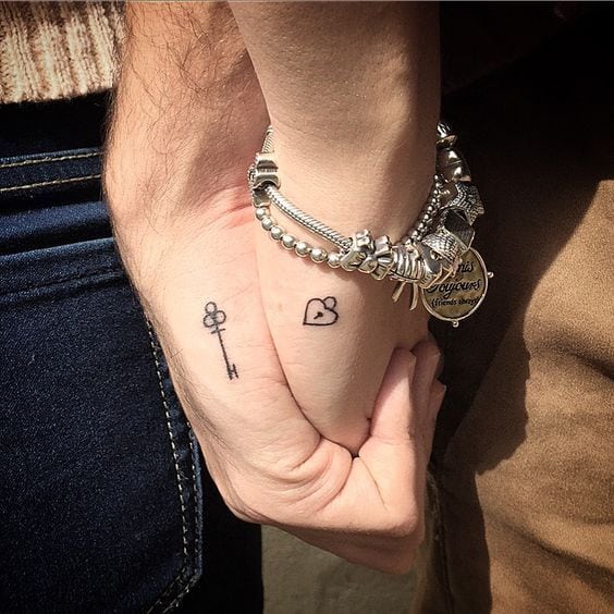 tatuagem casal sol e lua pequena