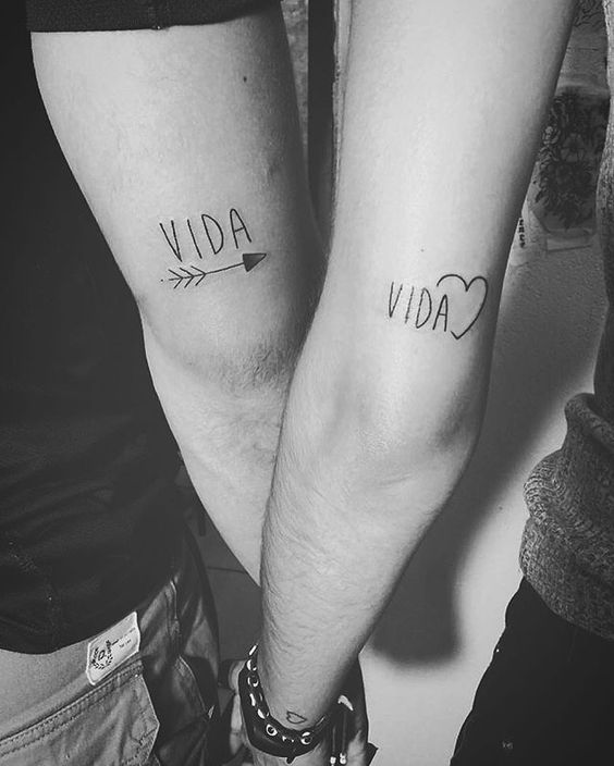 tatuagem casal fine line