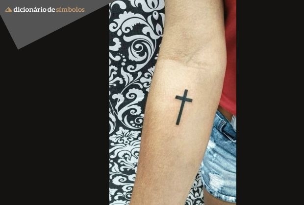 tatuagem de cruz feminina