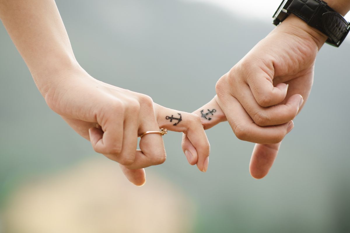 Tatuagens Minimalistas de Casal: Ideias Discretas e Cheias de Significado