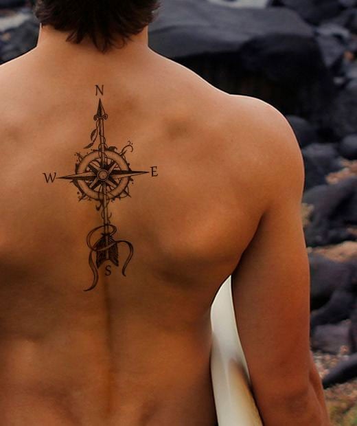 tatuagem geométrica costas masculina